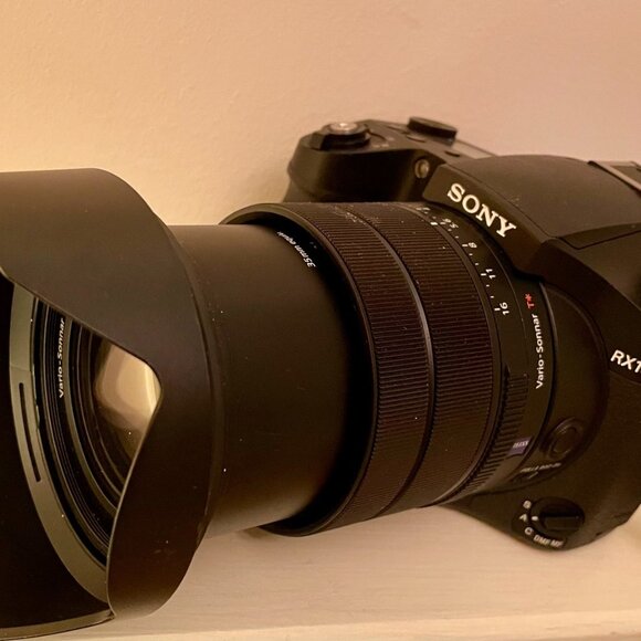 Sony RX10 Mark IV - Professional Camera - Picture 1 of 8